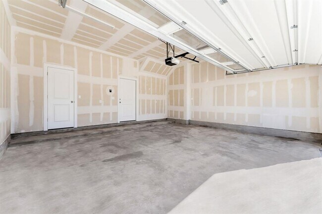 Building Photo - 2205 Vino Dulce