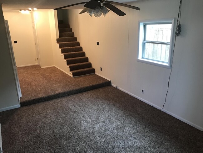 Building Photo - 205 W 34th St