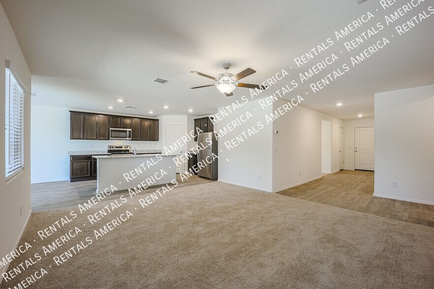 Building Photo - 466 W Black Hawk Pl