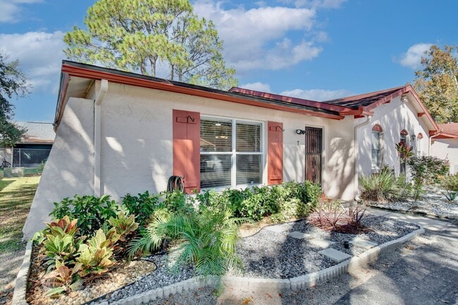 Building Photo - Beautifully Remodeled 1 bed 1 bath Villa n...