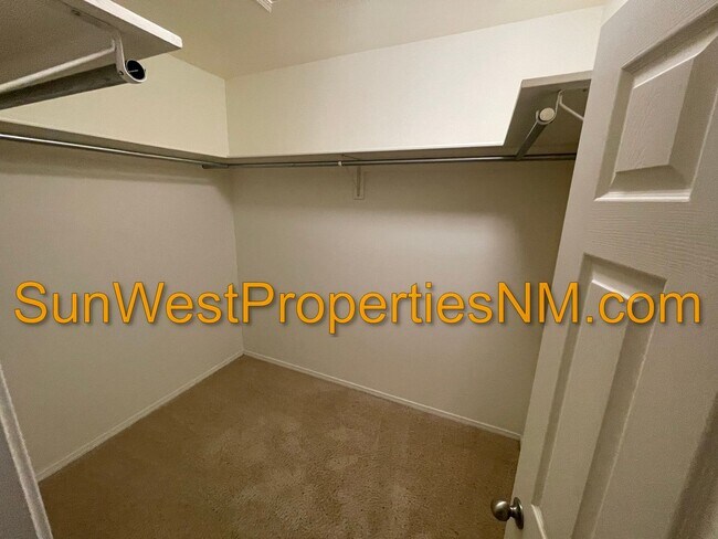 Building Photo - 3 Bedroom, 2.5 bath, 2 story with 2 car garage
