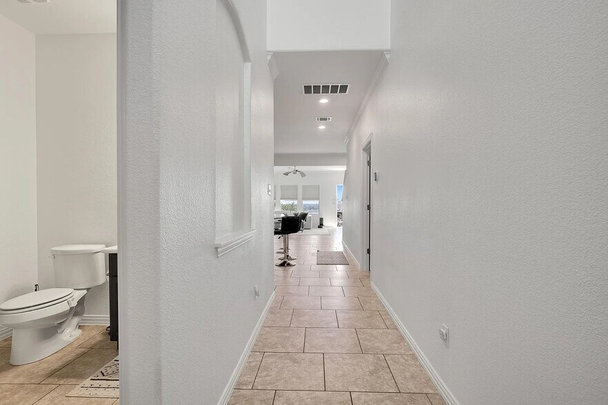 Building Photo - Room in House on Rancho Verde Dr