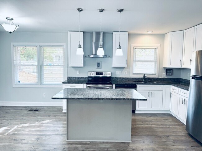 Building Photo - 900 6th St