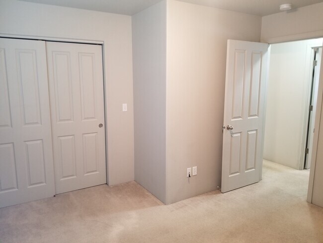 Building Photo - NE West