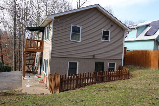 Building Photo - West AVL - Great apartment close to all th...