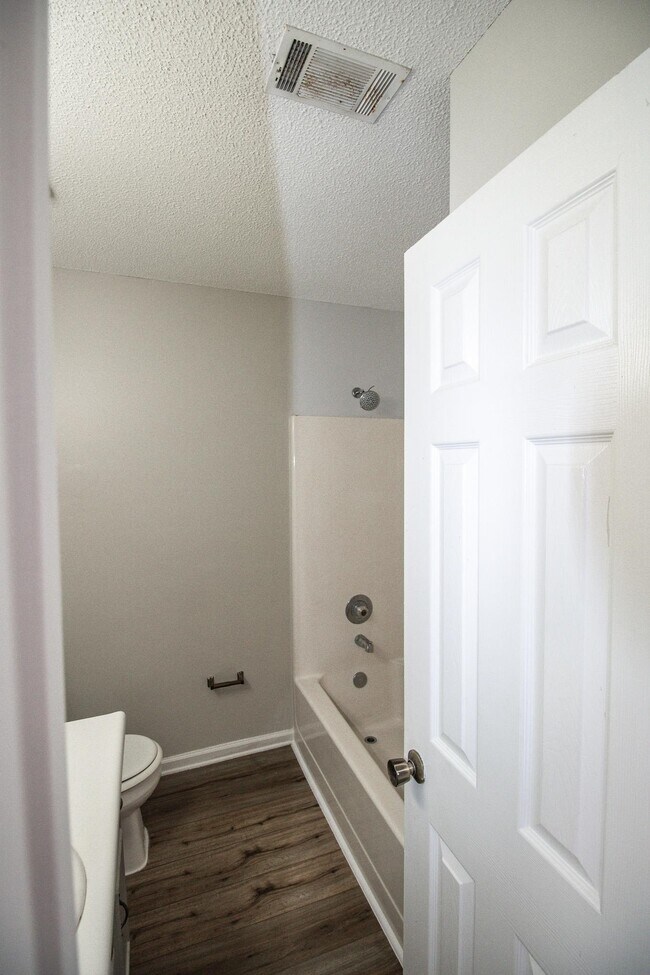 Building Photo - 140 Lanier Dr