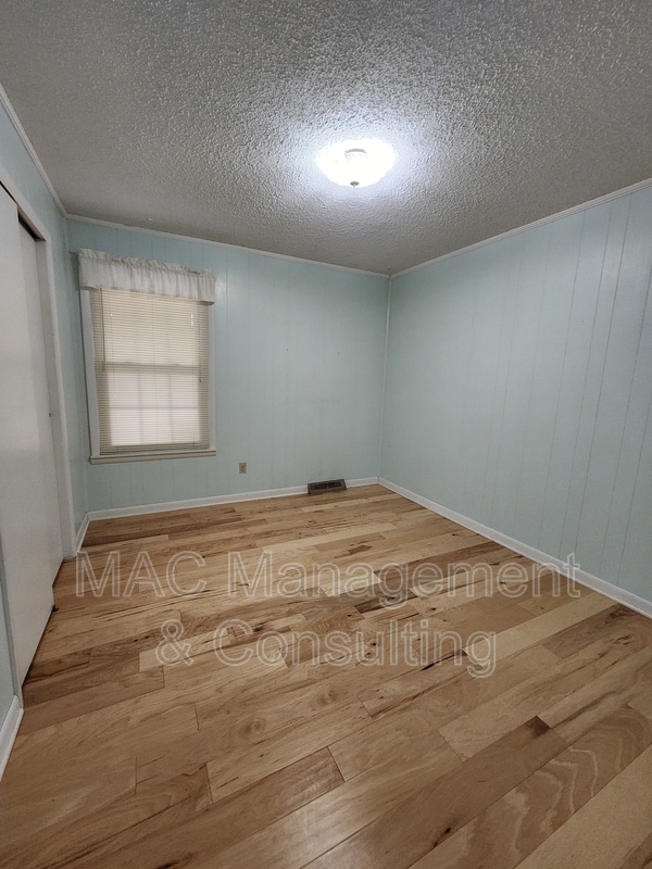 Building Photo - 4914 S Grundy Quarles Hwy