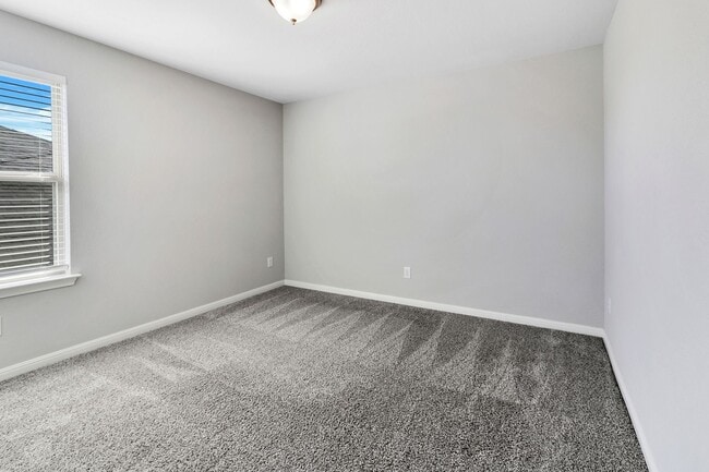 Building Photo - 227 Kellys Heroes Wy