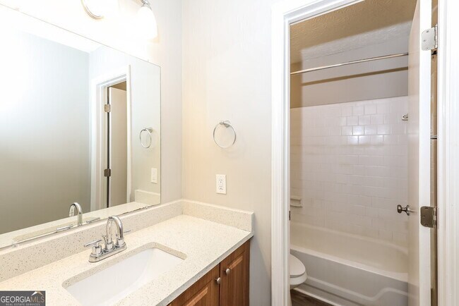 Building Photo - 527 Brookfield Way