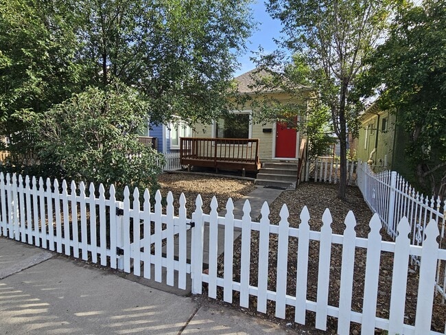 Building Photo - 906 W Colorado Ave