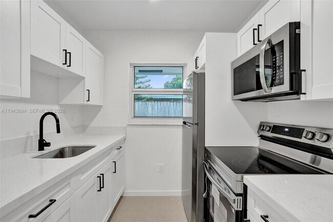 Building Photo - 922 NW 4th Ave