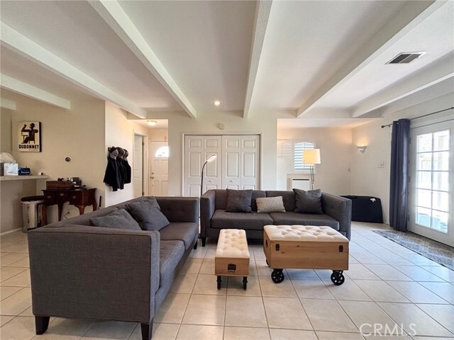 Building Photo - 2758 Paloma St