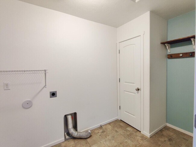 Building Photo - West Pasco Home with Hot Tub