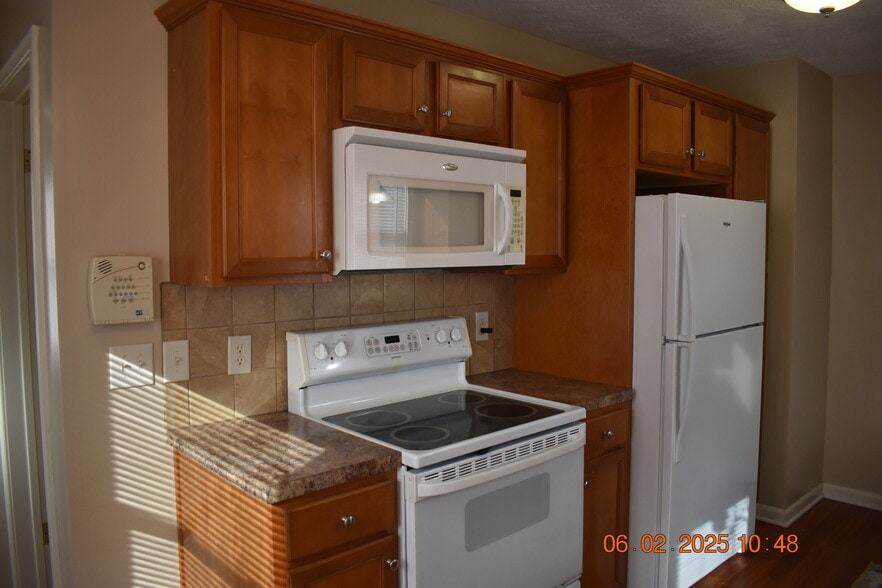 Building Photo - 711 S 68th Ave