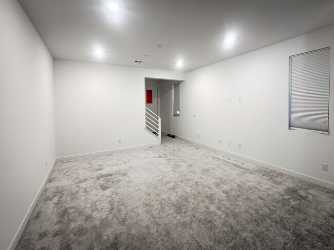 Building Photo - Beautiful Newer Construction,Townhome, 3 Bedroom / 2 Bathroom Home FOR RENT