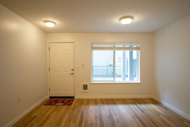 Building Photo - FREE RENT: Renovated St Johns-1Bdr w/Modern Appliances + Washer/Dryer!