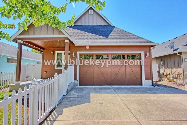 Building Photo - 3 Bed, 2.5 Bath Home in Battle Ground With Primary Suite on Main Floor