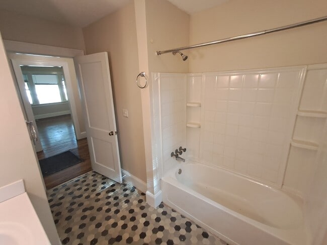 Building Photo - 1209 S Greene St