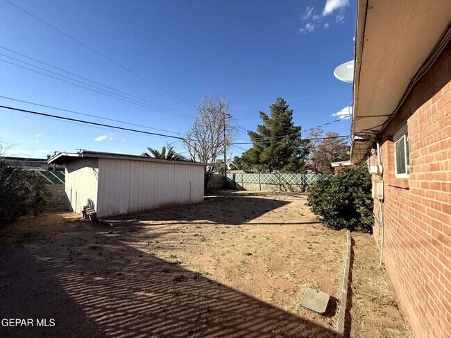Building Photo - 2801 Hawick Rd