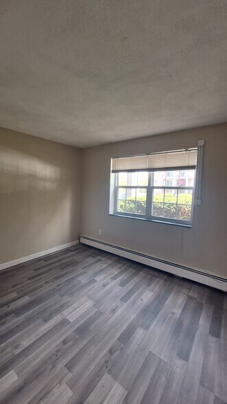 Building Photo - 5 Kenmar Dr