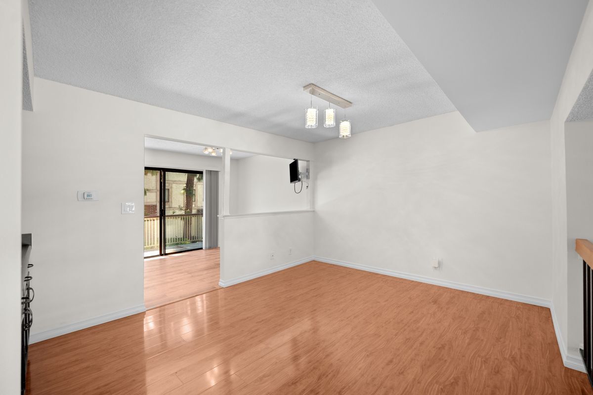 Building Photo - 7100 Balboa Blvd