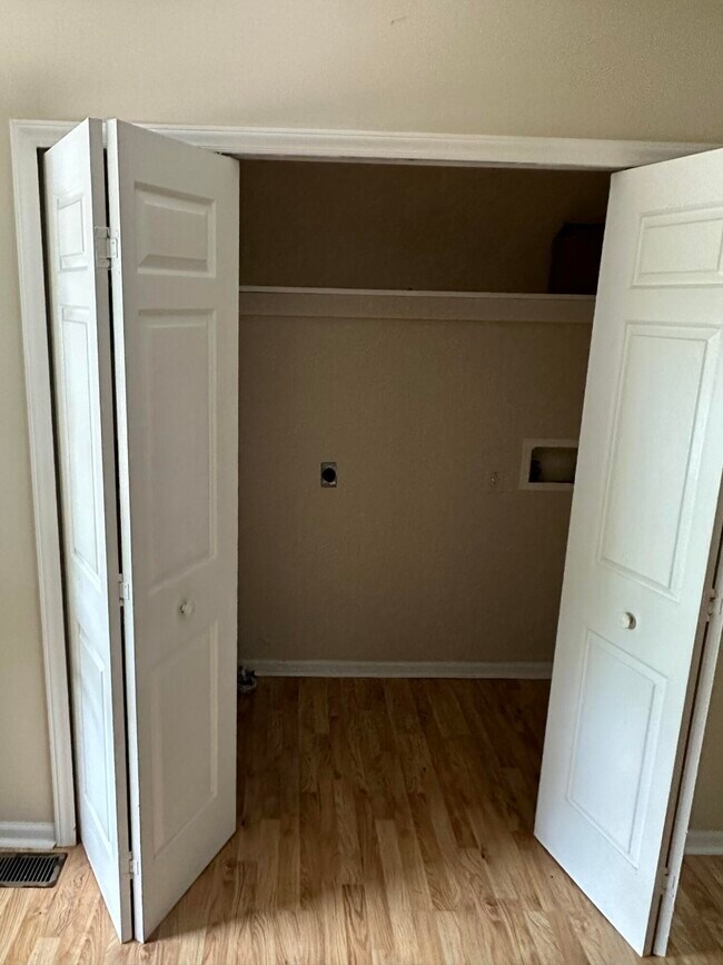 Building Photo - 415 Ridgewood Ln