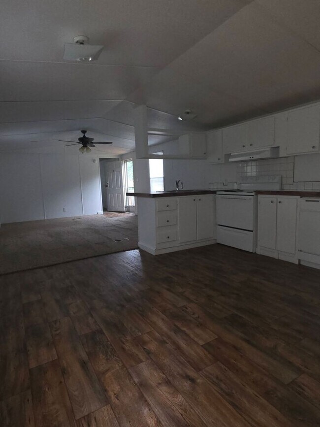 Building Photo - Ready to Move in