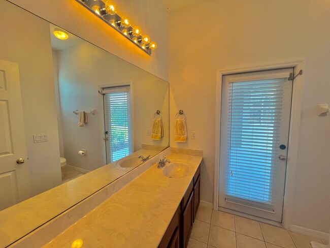 Building Photo - Spacious 4-Bed, 3-Bath Home in Guard-Gated...