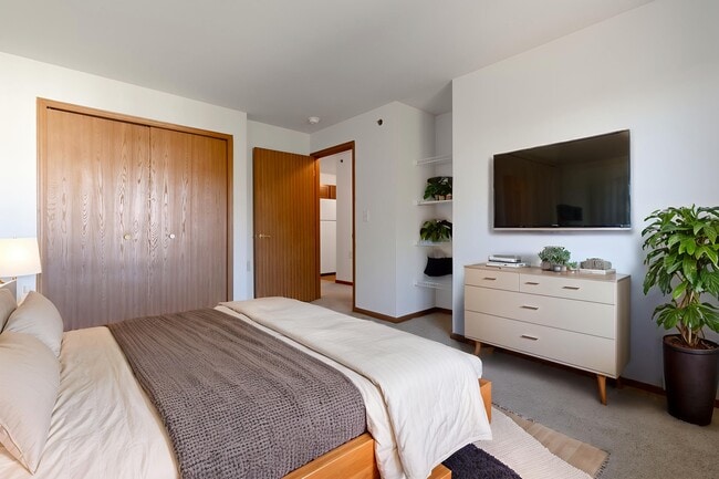 Building Photo - Colonial Meadows Senior Community