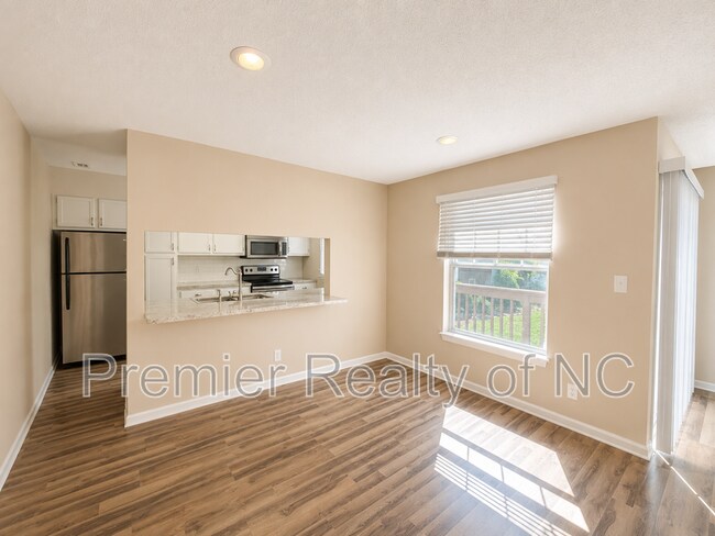 Building Photo - 5020 Thoroughbred Ln
