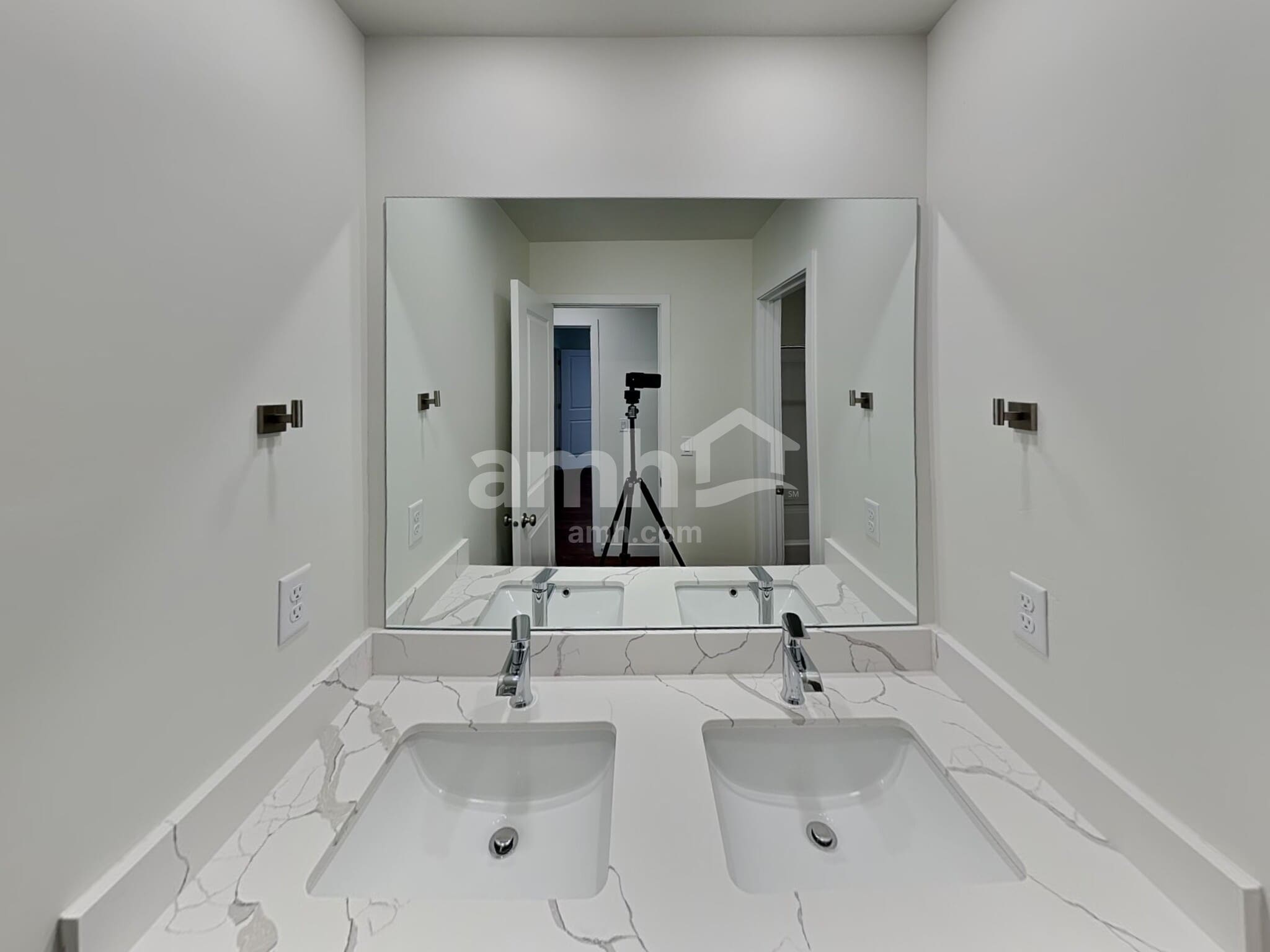 Building Photo - 8953 Wilroy Rd