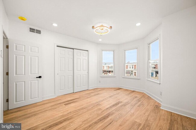 Building Photo - 6128 Chestnut St