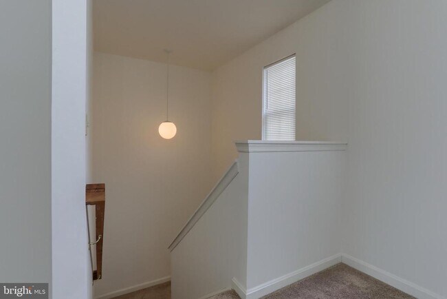 Building Photo - 211 Sparrow Rd