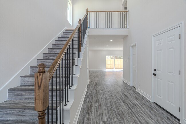 Building Photo - 6814 Champion Ln