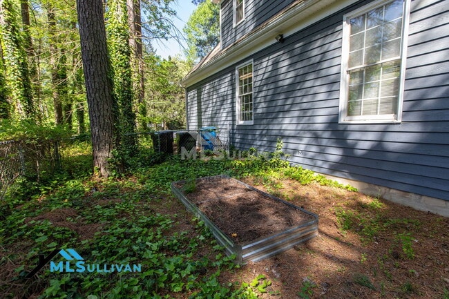 Building Photo - 5623 Lake Elton Rd