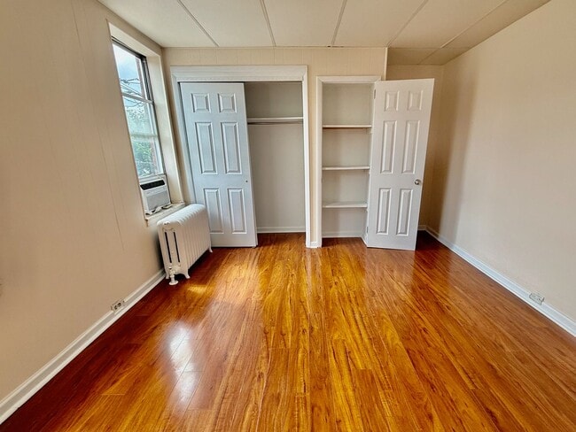 Building Photo - Spacious 3 BR / 1 BA HOUSE in Great South Philly location w/ Hardwood Flooring-Nice Kitchen-Washe...