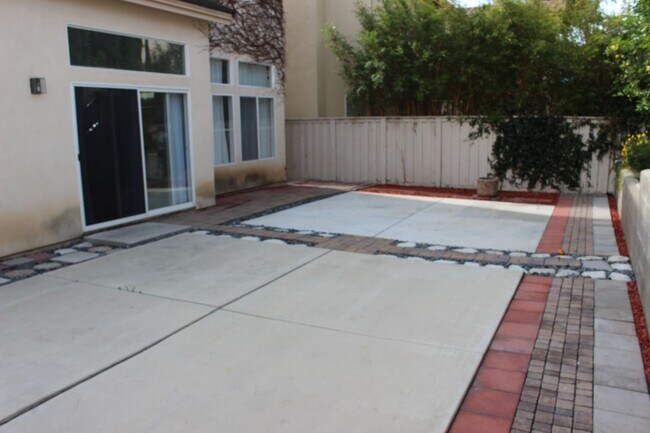 Building Photo - 39 Whispering Pine