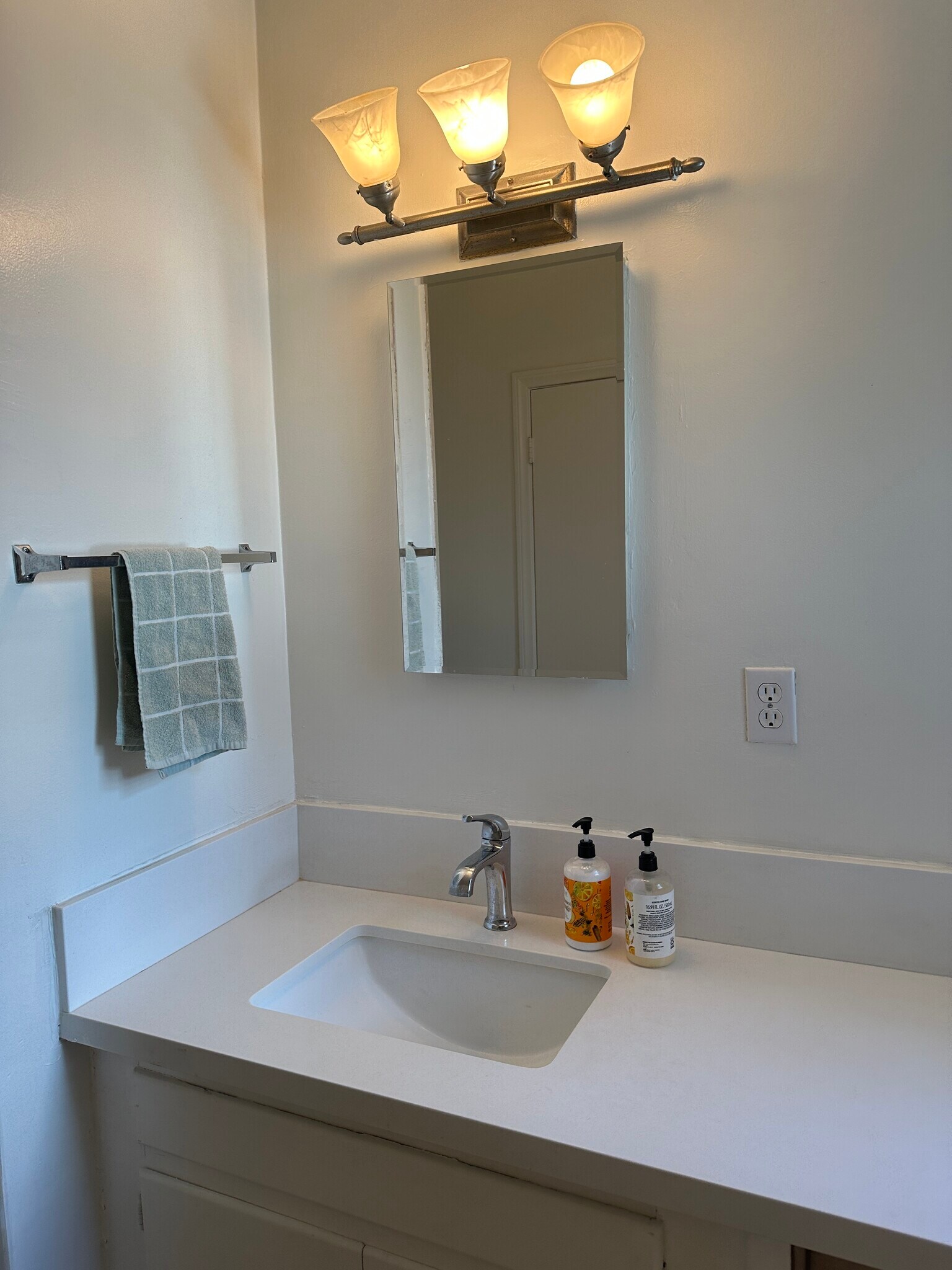 BATHROOM - 1047 E 1st St