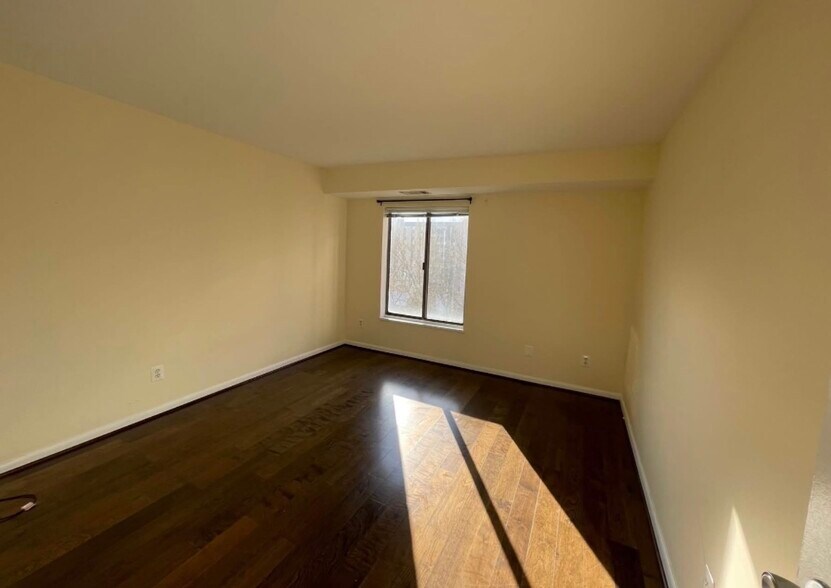 Building Photo - 6001 Arlington Blvd