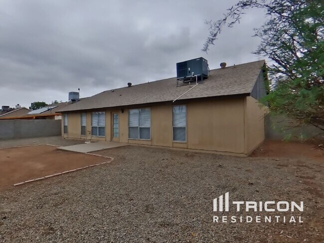 Building Photo - 9607 N 88th Dr