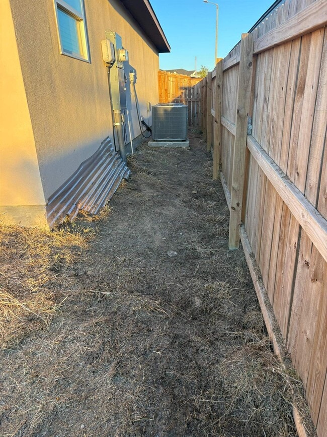 Building Photo - 5202 Anacahuita Dr
