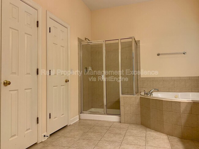 Building Photo - 411 Hogan Woods Cir