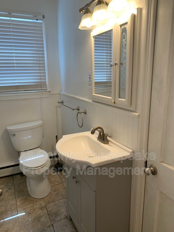 Building Photo - 5825 Westwood Ave