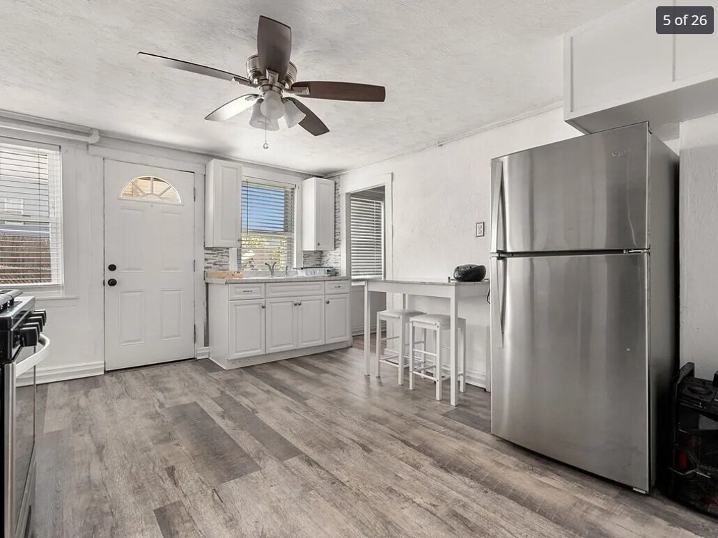 Building Photo - 173 School St