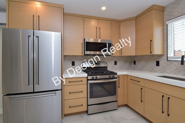 Building Photo - 3 Bed 3 Bath - Built in 2024 - 1/2 Mile to...