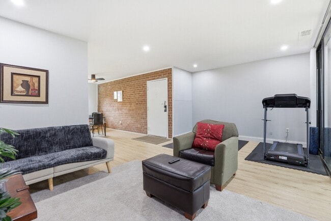 Building Photo - 742 Quince Orchard Blvd