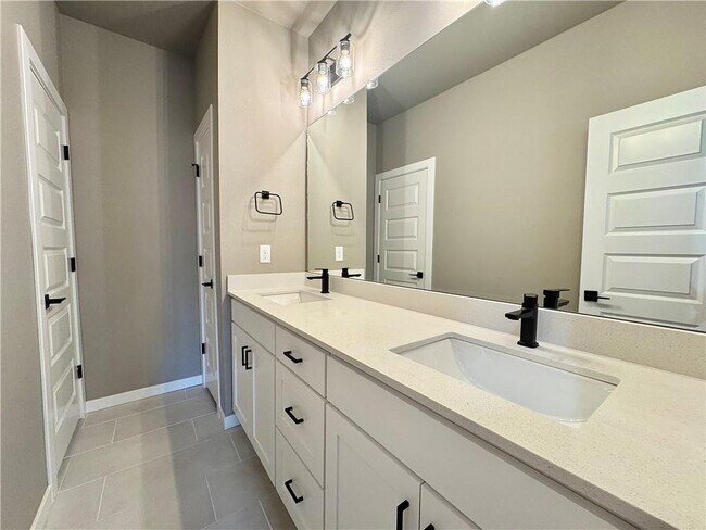 Building Photo - 5900 SW Desert Ave