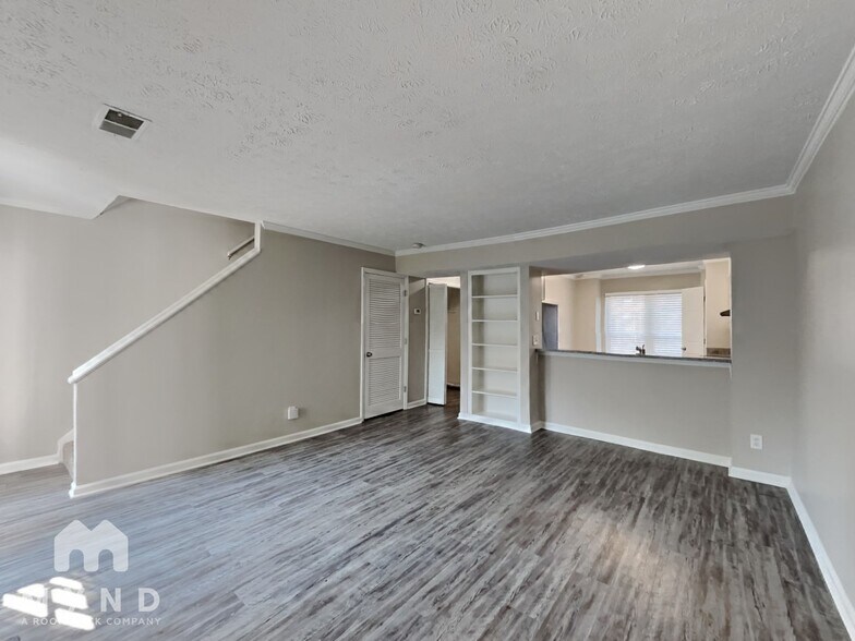 Building Photo - 461 Claircrest Dr