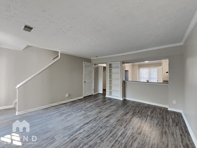 Building Photo - 461 Claircrest Dr