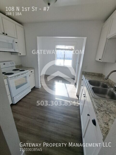 Building Photo - 108 N 1st St